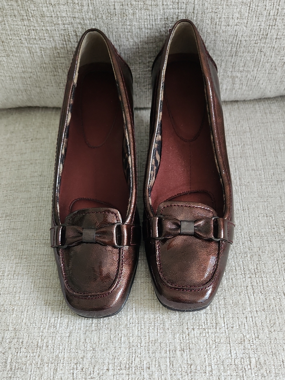 Mootsies Tootsies Women's Metallic Bronze Bow-Accent Loafers Sz. 10M